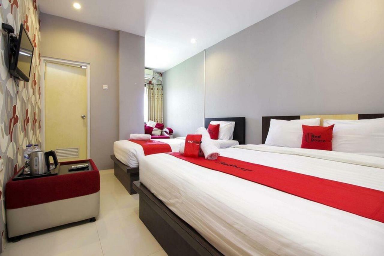 Reddoorz Plus @ Paal 2 มานาโด ภายนอก รูปภาพ